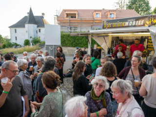 Ambiance devant l'ancienne &eacute;glise du Noirmont - Cr&eacute;dit photo : Gilles Mauron