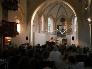 Carla Boregas &agrave; l'ancienne &eacute;glise du Noirmont - Cr&eacute;dit photo : Simon Rowell